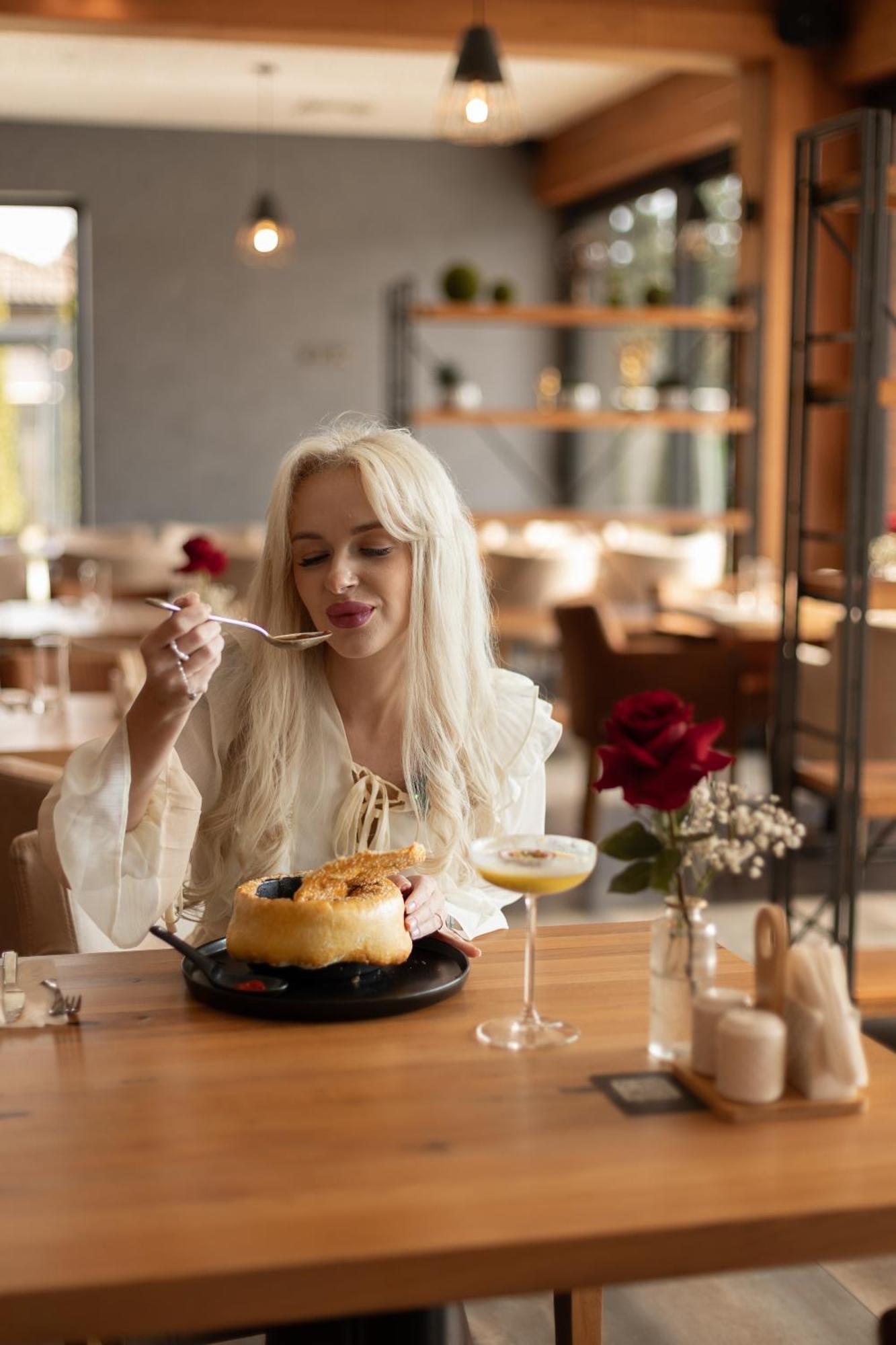 Gazda Hotel&Restaurant - Self Chek-In Jesenice  Bagian luar foto
