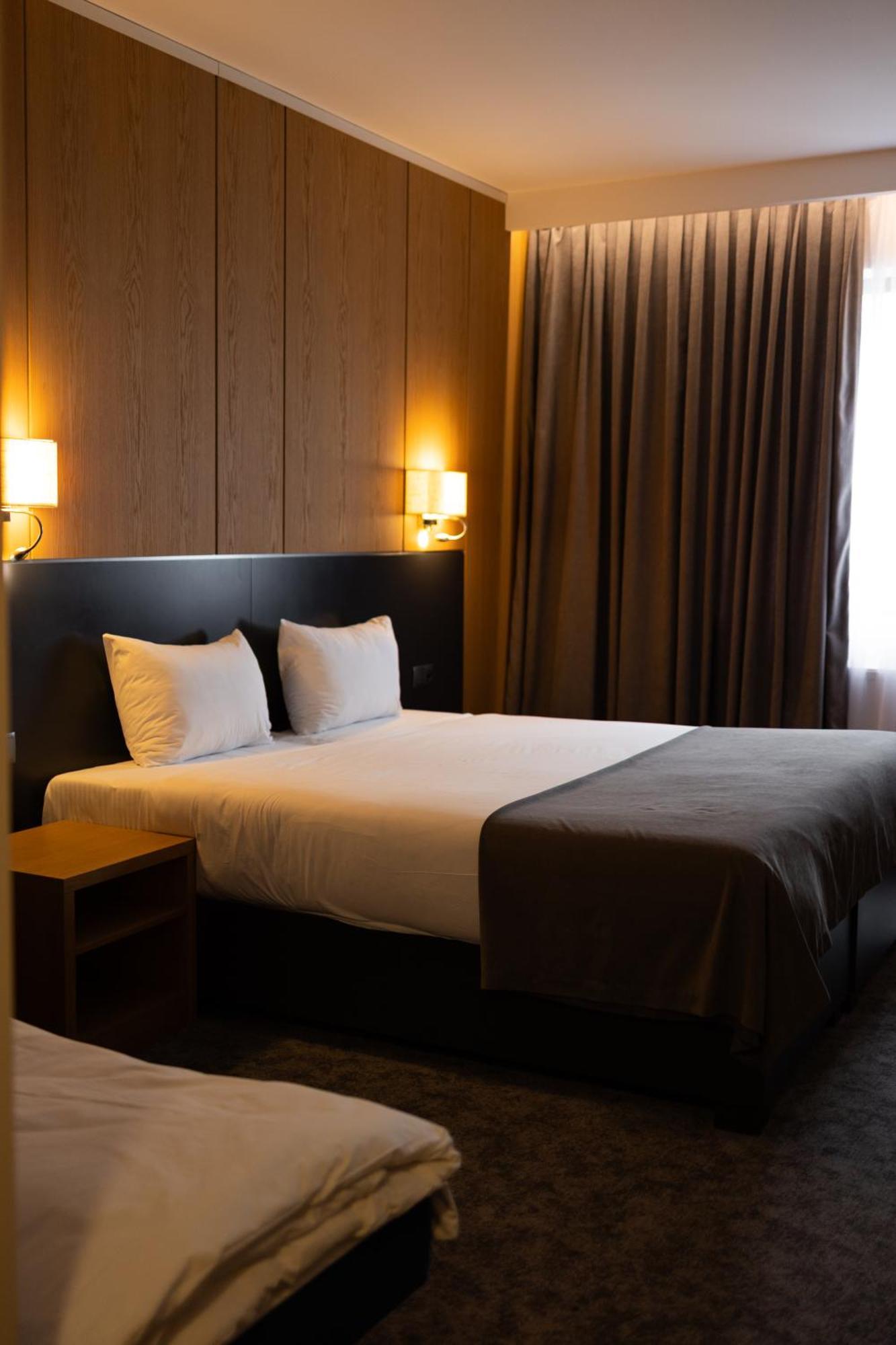 Gazda Hotel&Restaurant - Self Chek-In Jesenice  Bagian luar foto